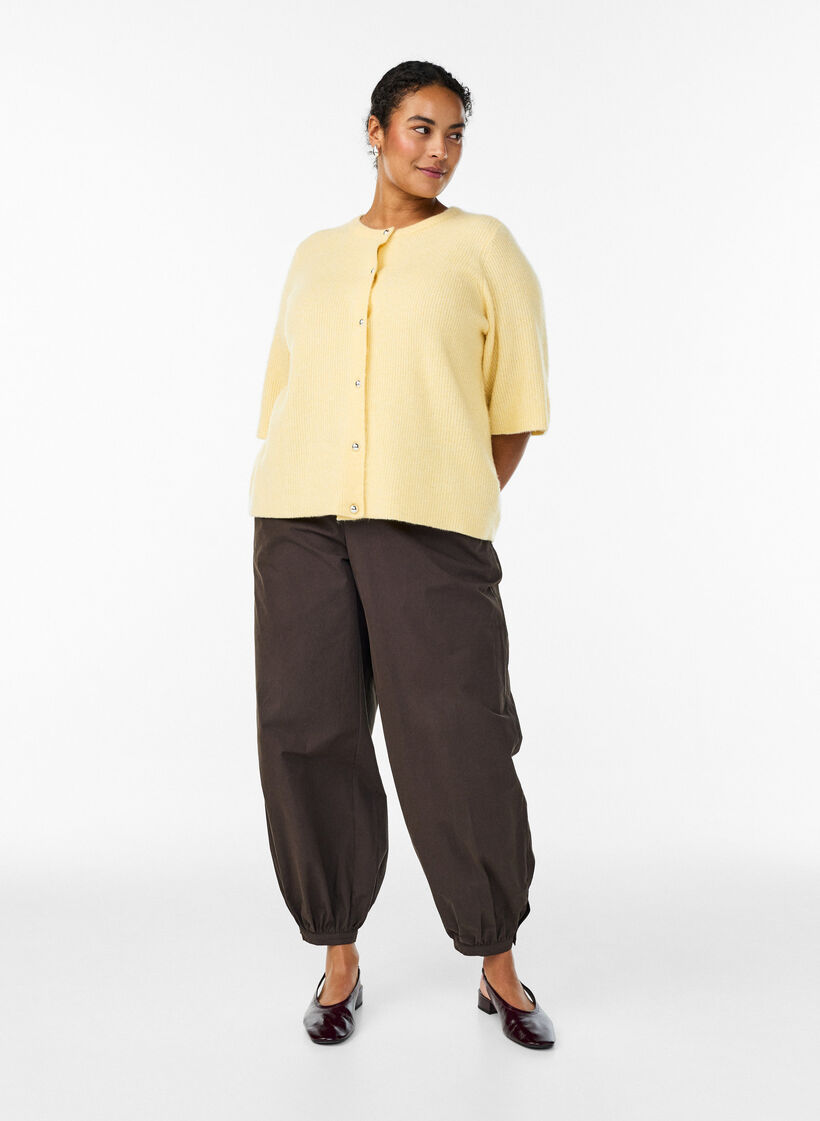 Kortermet strikket cardigan med skinnende kuleknapper, Gul, Model image number 1