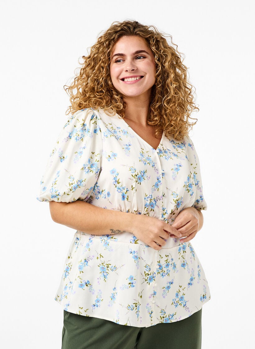 Blomstret satengbluse med puffermer, Off White Blue Fl., Model image number 0