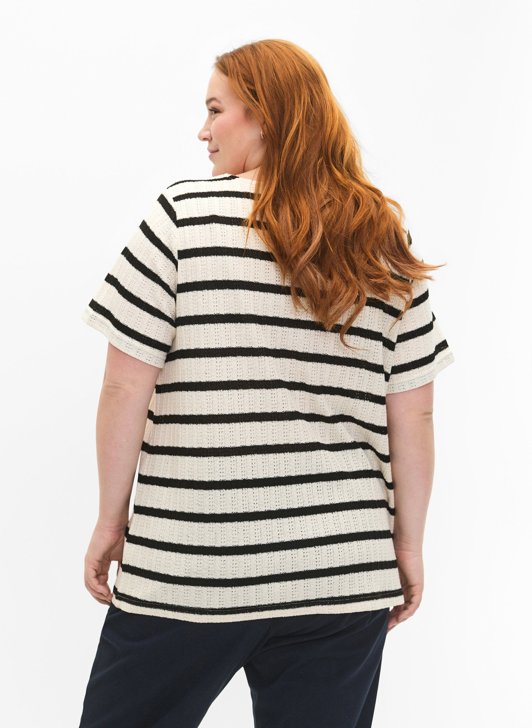 Zizzi Bluse med korte ermer og kontrastfargede striper, Sand Black Stripe, Model image number 1