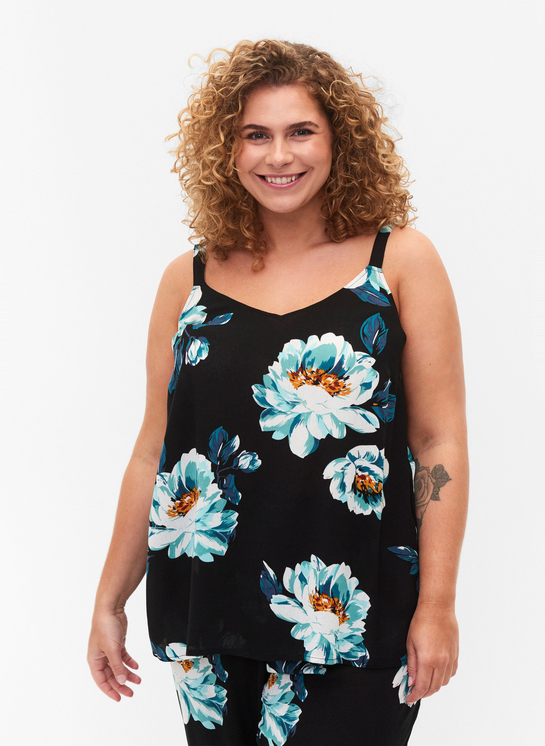 Zizzi Topp i viskose, Black Big Flower, Model image number 0