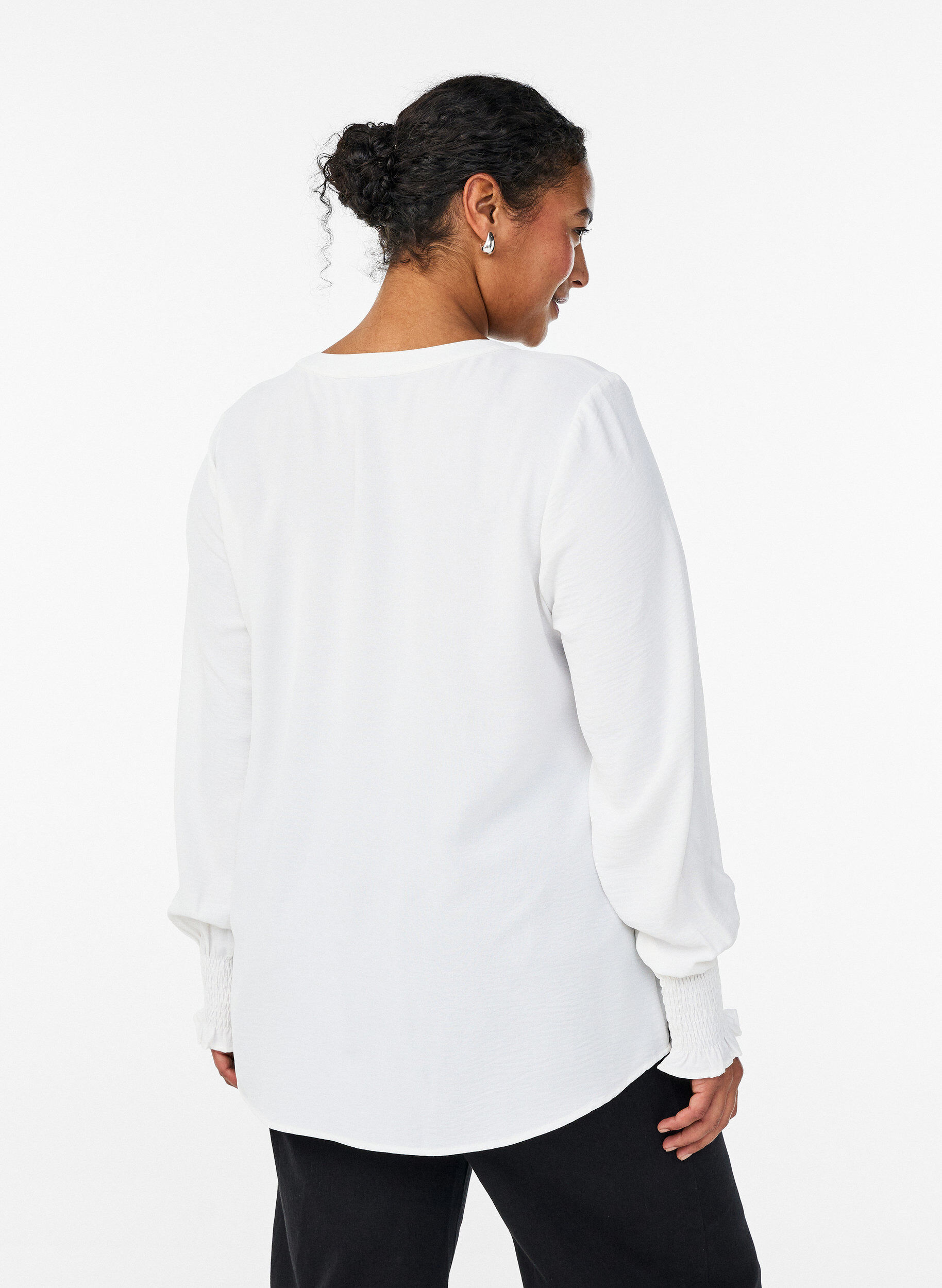 ZizziBluse med smockmansjetter og V-hals, Vanilje, Model image number 2