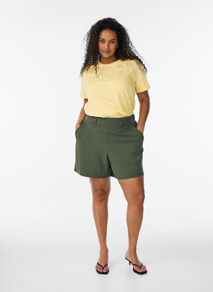 Shorts med lommer og l&oslash;s passform, Gr&oslash;nn, Model image number 1