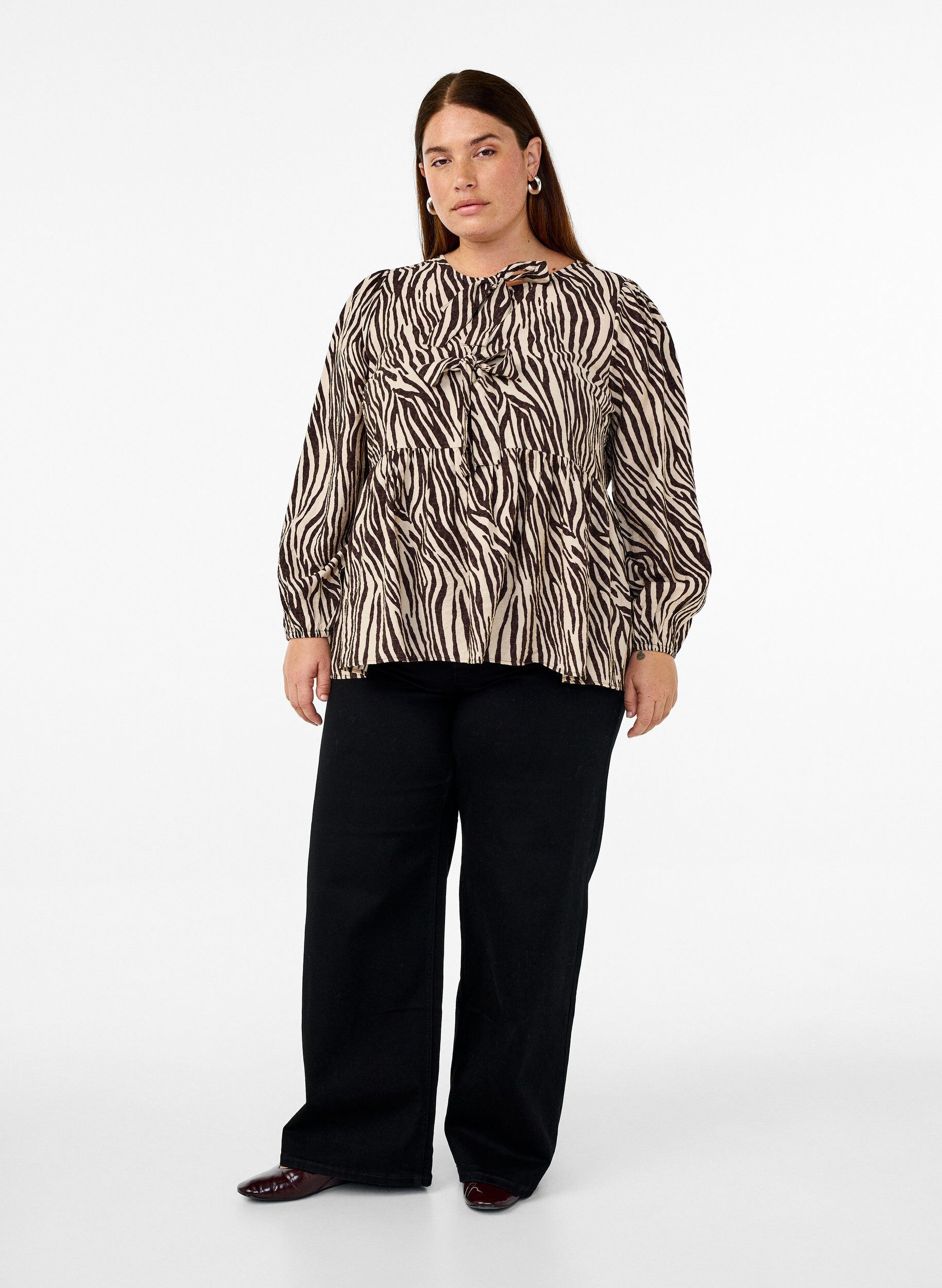 Zizzi Peplumbluse med knytebelte og leopardm&oslash;nster, Brun, Model image number 1