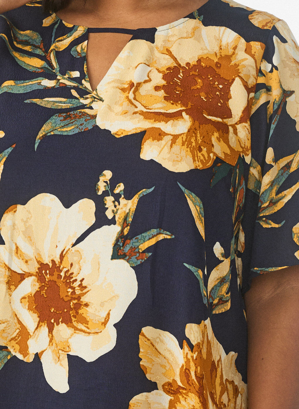 Zizzi Kortermet bluse i viskose med trykk, Bl&aring;, Model image number 3