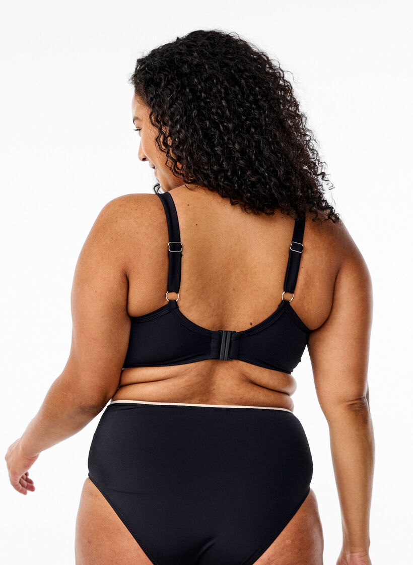 Bikinitopp med rynker og kontrastdetaljer, Black, Model