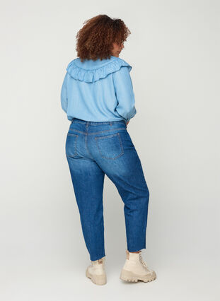 Cropped mom fit Mille jeans med en løs passform, Blue denim, Model image number 1