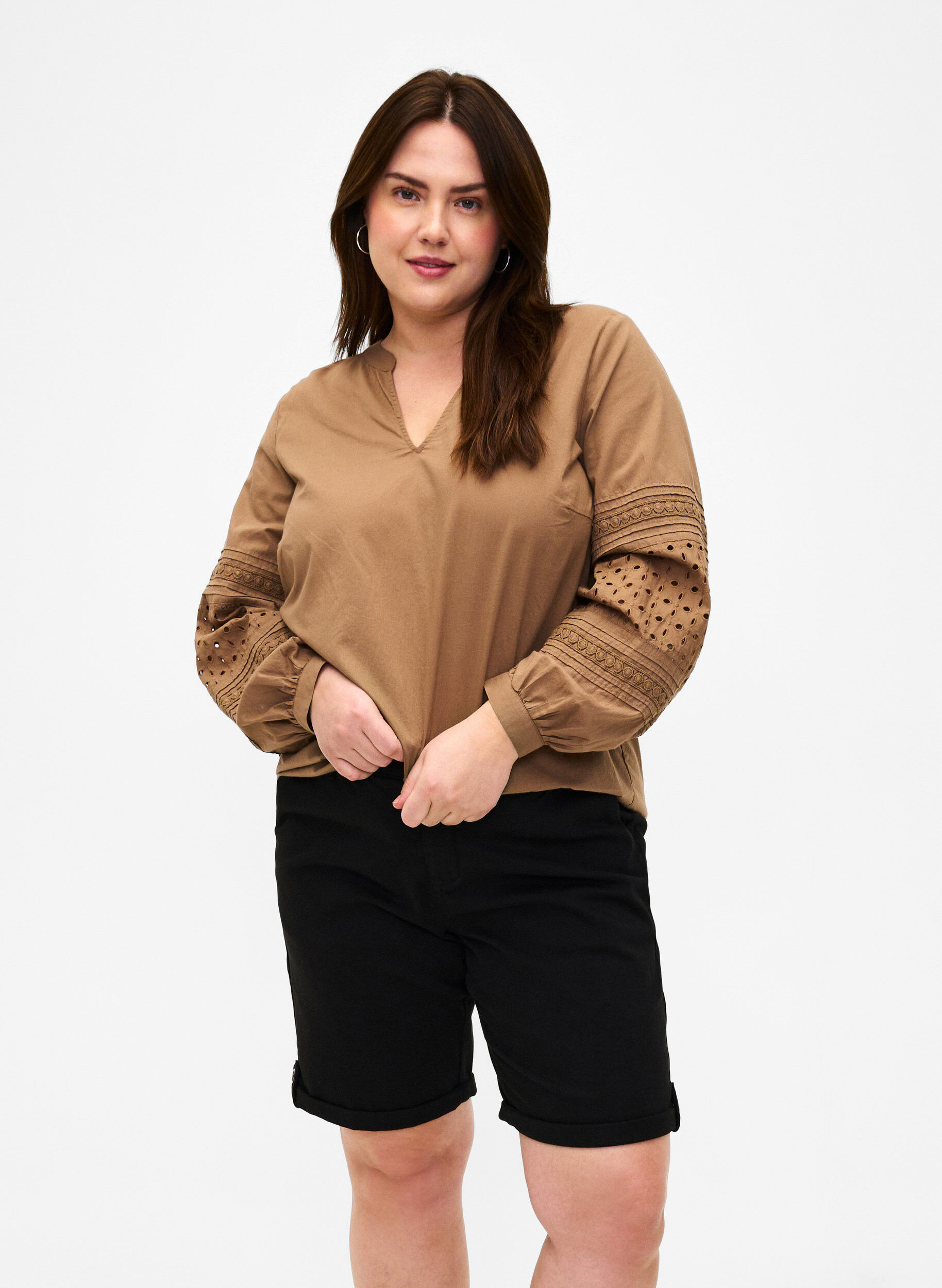 Zizzi Chinoshorts med lommer, Black, Model image number 0