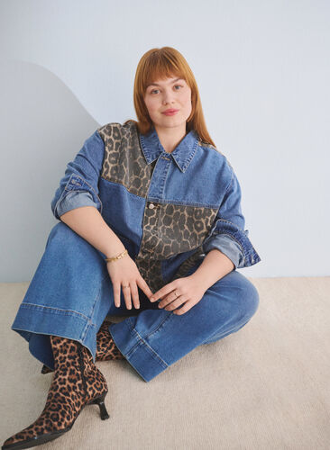 Zizzi Denimskjorte med leopardmønstrede detaljer, Blå, Image image number 0