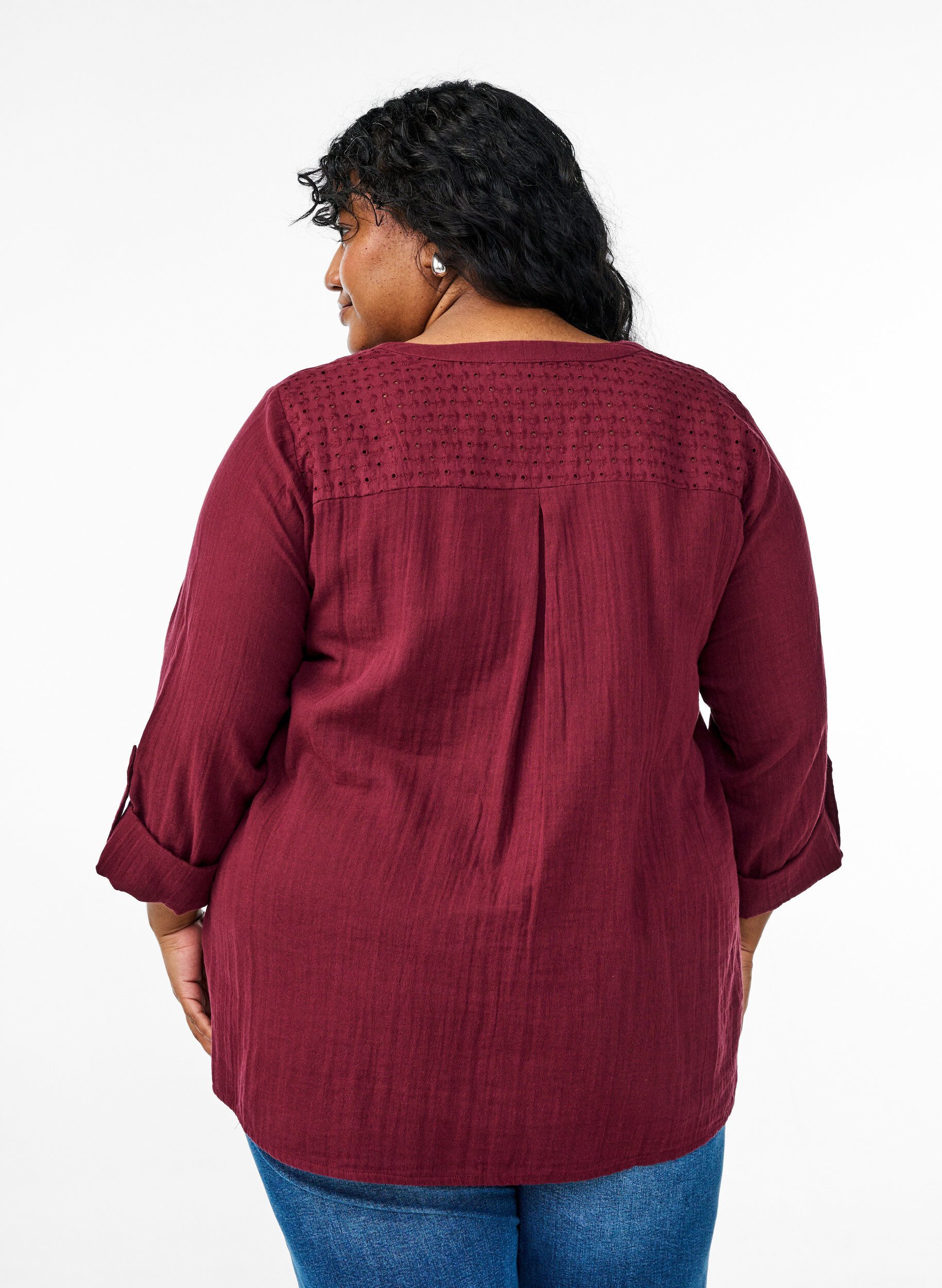 ZizziBluse i bomullsmuslin med broderi anglaise, M&oslash;rk Bordeaux, Model image number 2