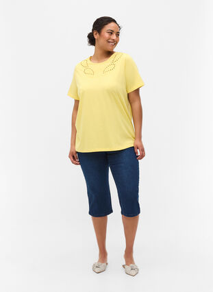 Zizzi Tettsittende capribukser i denim og bomull, Dark blue denim, Model image number 3