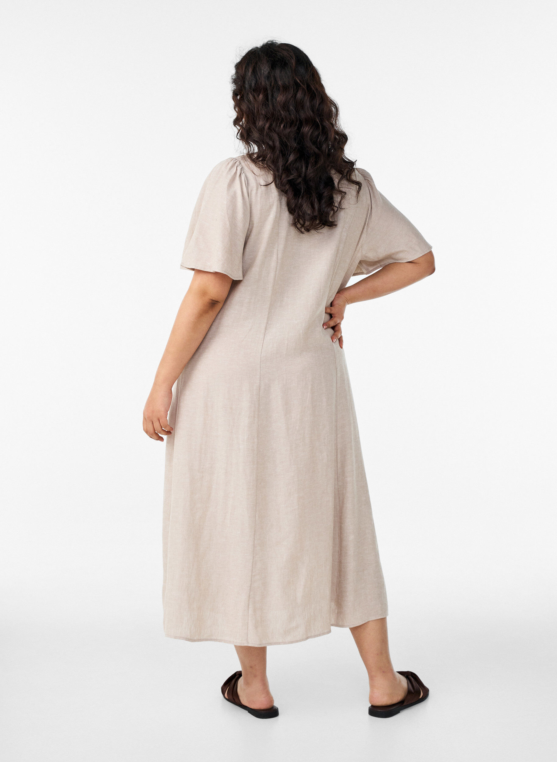 ZizziMidikjole i lin og viskose med volangermer, Beige, Model image number 1