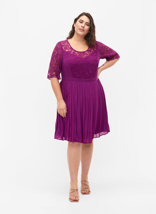 Zizzi Kortermet kjole med blondeoverdel, Grape Juice, Model image number 3