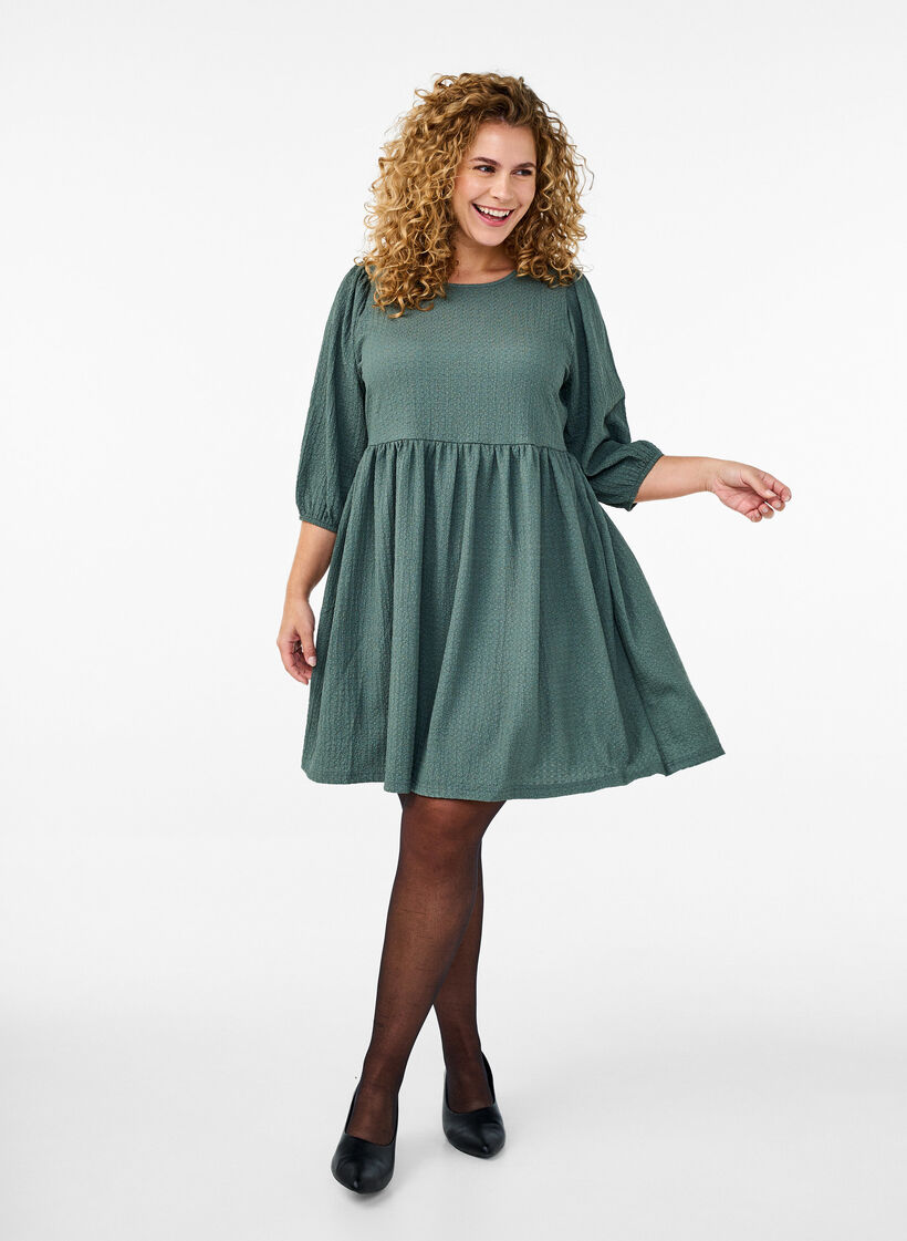 FLASH - Kort kjole med tekstur og 3/4 ermer, Balsam Green, Model image number 2