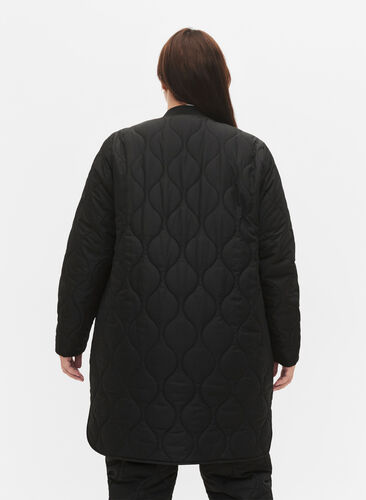 Lang quiltet jakke med lommer og glidelås, Black, Model image number 1