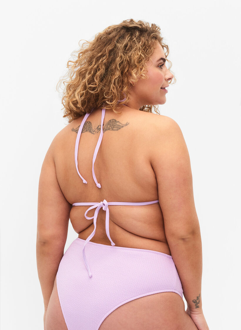 Trekantbikini med kreppet struktur, Orchid Bouquet, Model