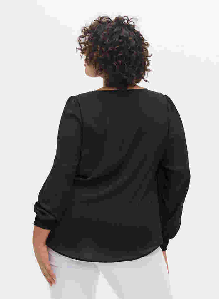 Skjorte med V-hals og smock, Black, Model image number 1