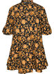 Blomstrete bomullskjole med volangdetaljer og en loose A-linjeform, Orange, Packshot image number 0