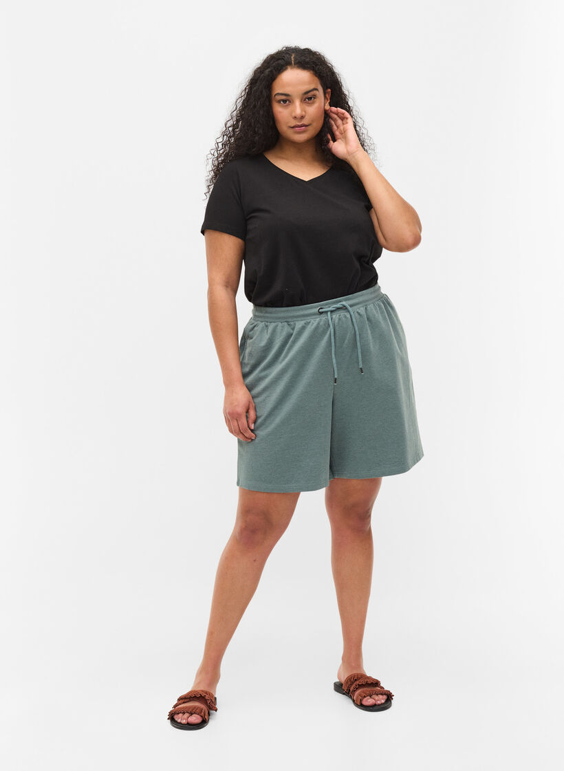 Basis T-skjorte med V-hals, Svart, Model image number 1