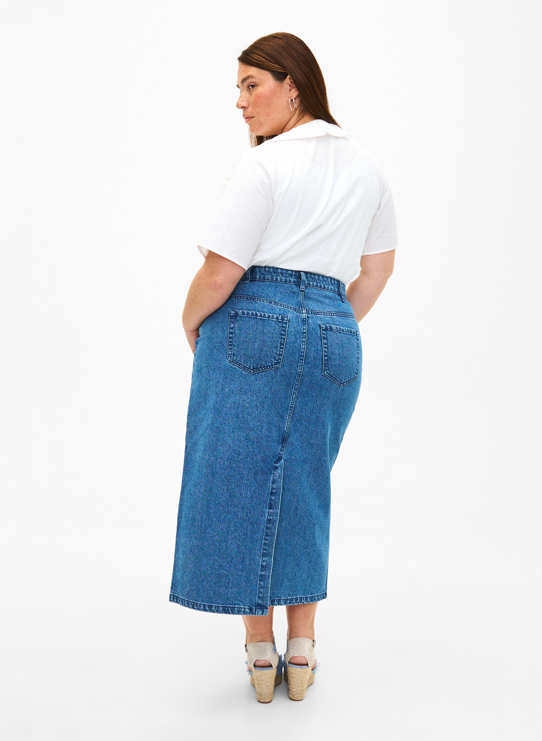Zizzi Midilengde denimskj&oslash;rt med splitt bak, Denim Blue, Model image number 1