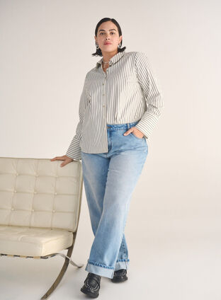Zizzi Stribet skjorte med jeans, , Model