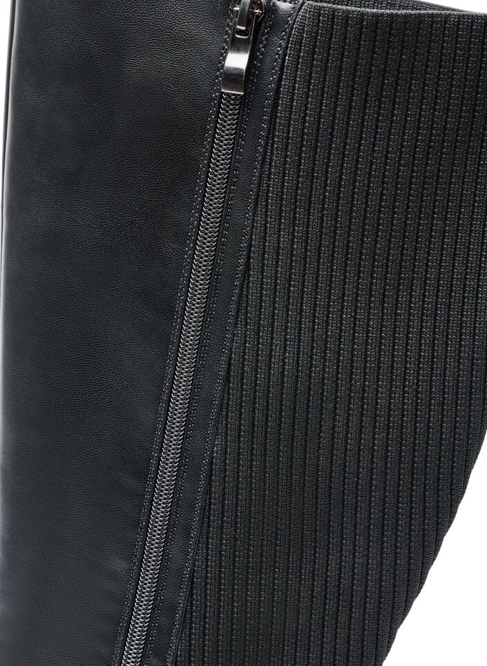Lang st&oslash;vel med ribbpaneler, Svart, Packshot