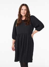 FLASH - Kort kjole med struktur og 3/4 ermer, Svart FLASH - Kort kjole med struktur og 3/4 ermer, Svart, Model