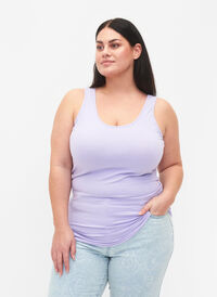 Ensfarget basistopp i bomull, Lavender, Model