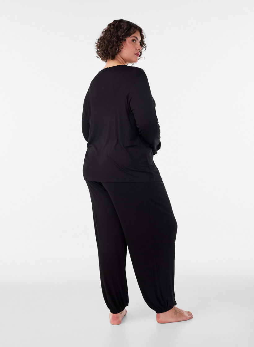 L&oslash;se pyjamasbukser i viskose med elastisk midje, Svart, Model image number 2