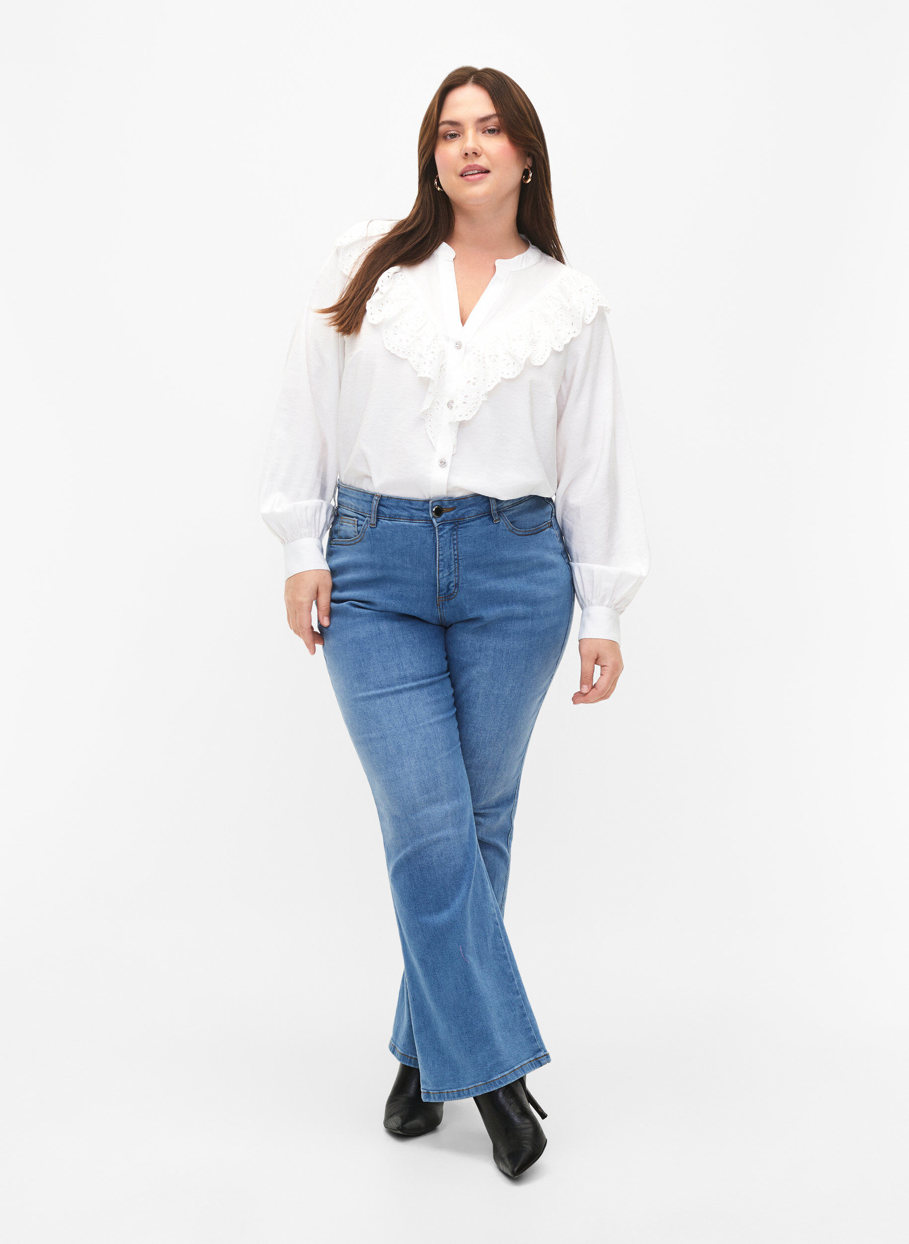 Zizzi Skjortebluse i viskose med volanger, Bright White, Model image number 2