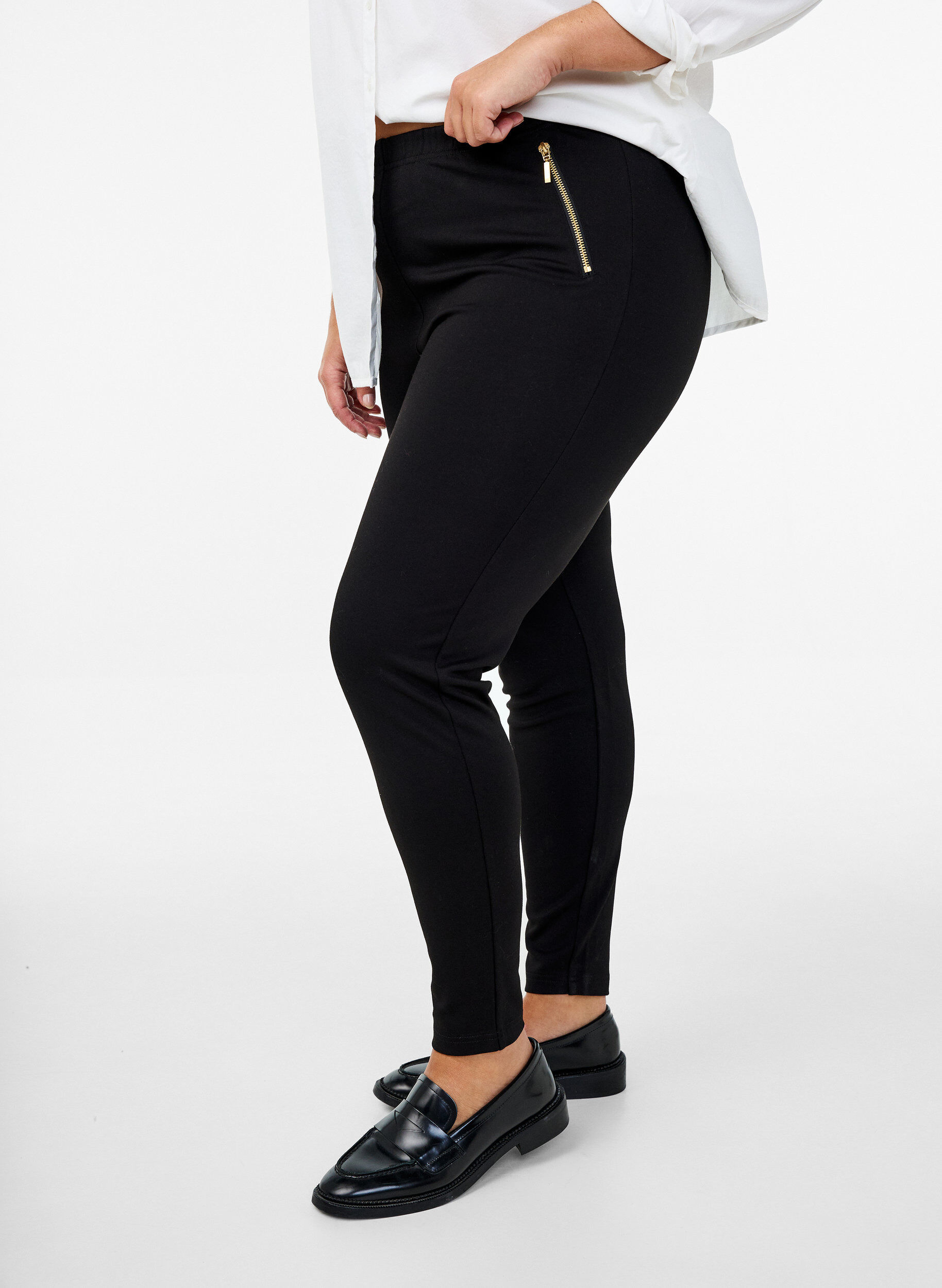 Zizzi Viscose-leggings med glidel&aring;sdetaljer, Svart, Model image number 0