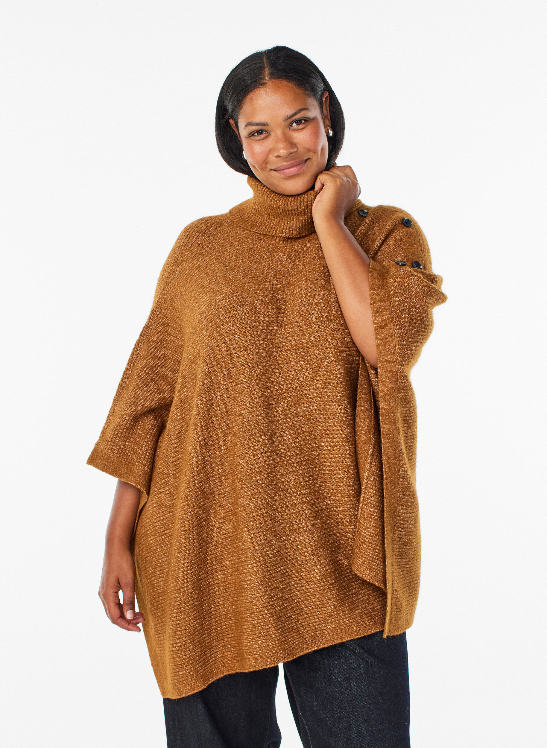 Poncho med h&oslash;y hals og knappedetaljer, Brun, Model