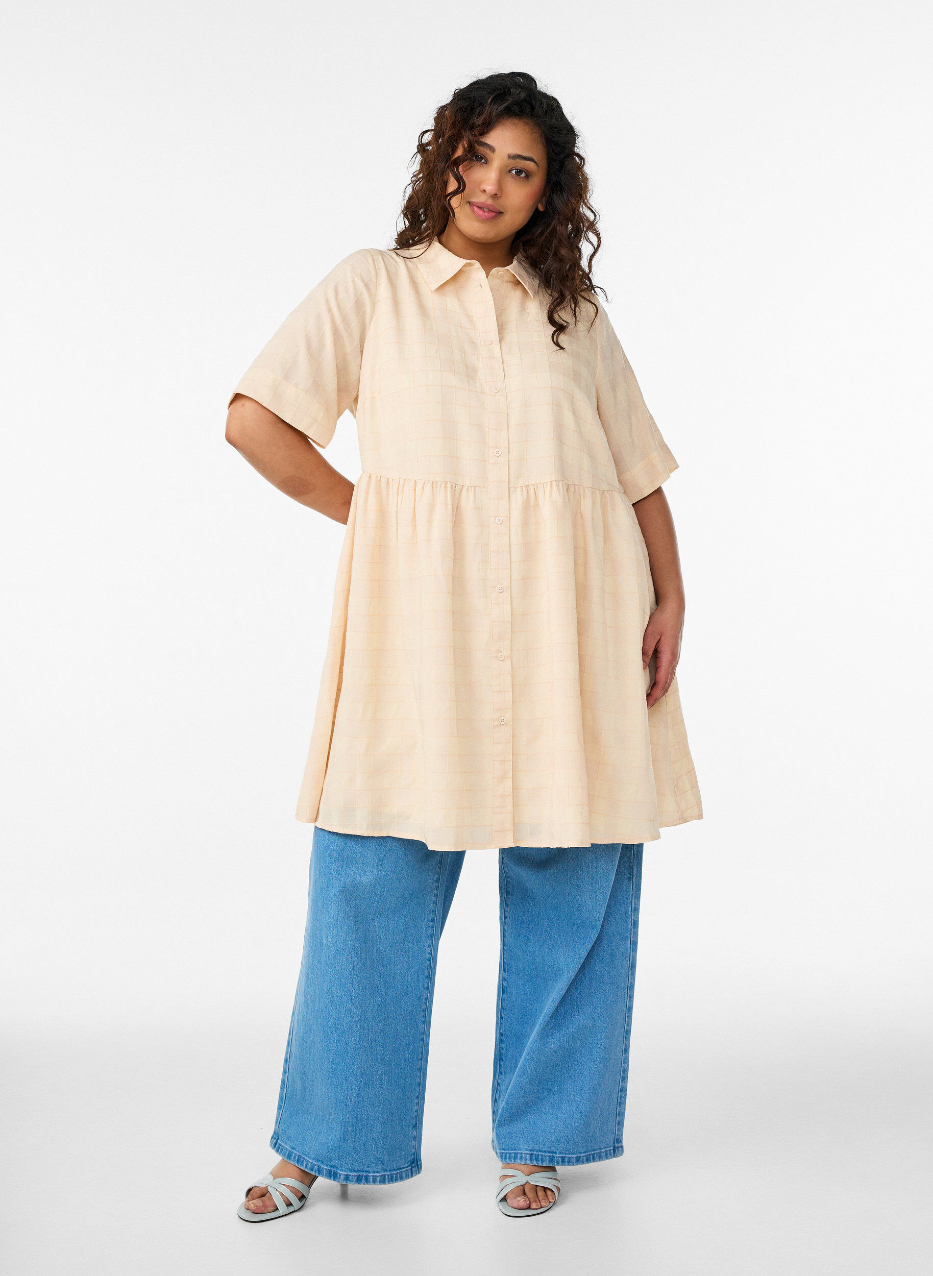 Zizzi Kort skjortekjole med rutete tekstur og 1/2-ermer, Gul, Model image number 1