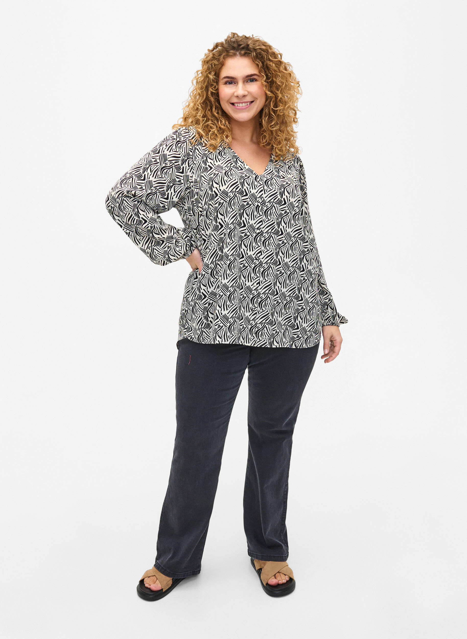 Zizzi Skjortebluse med v-hals og trykk, Birch Graphic, Model image number 2