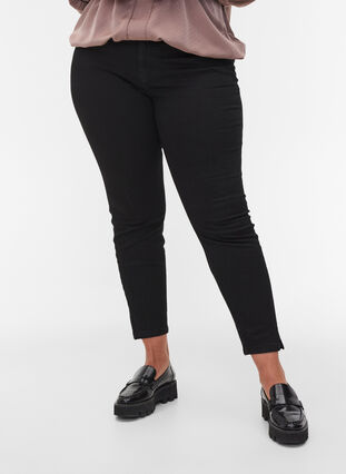 Kampanjevare - Cropped Amy jeans med splitt, Black, Model image number 2