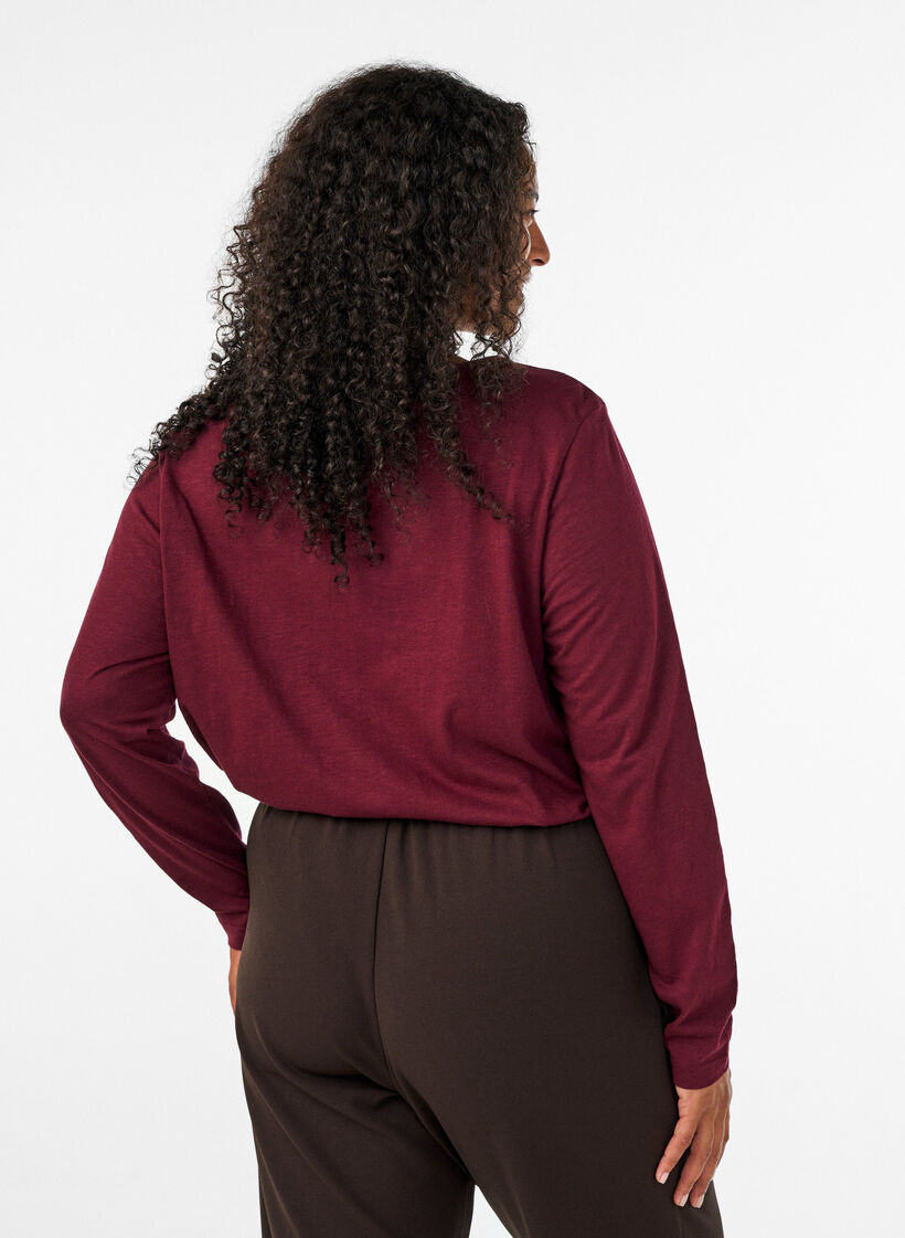 Langermet t-skjorte med V-hals og knapper, R&oslash;d, Model image number 2