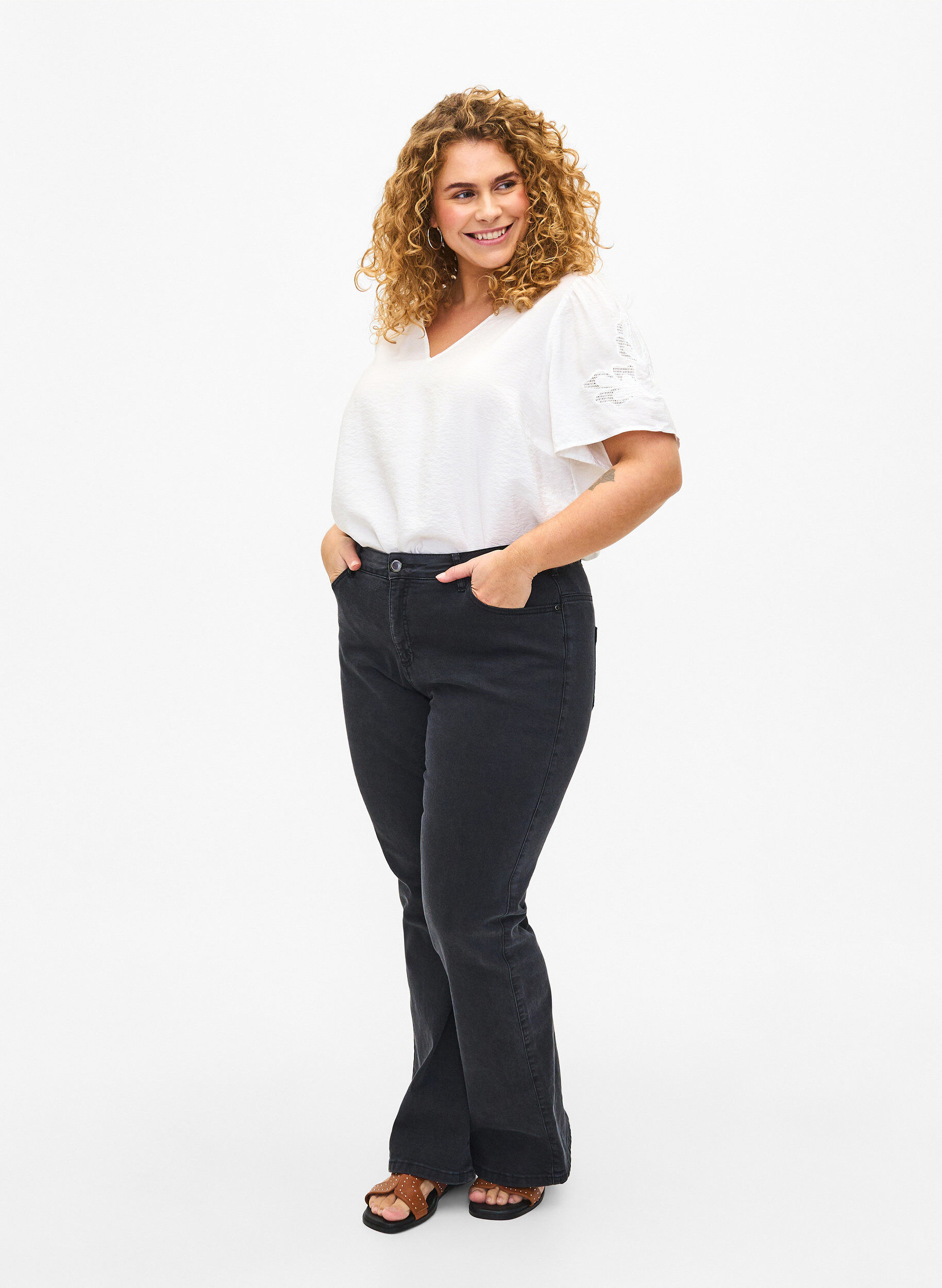 Zizzi Kortermet bluse i viskose med broderi, Hvit, Model image number 1