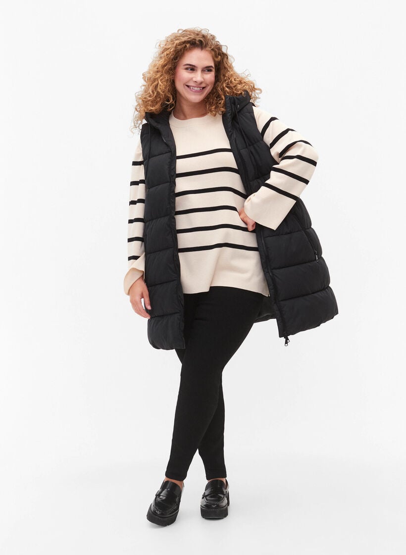 Lang vest med hette og lommer, Svart, Model image number 1