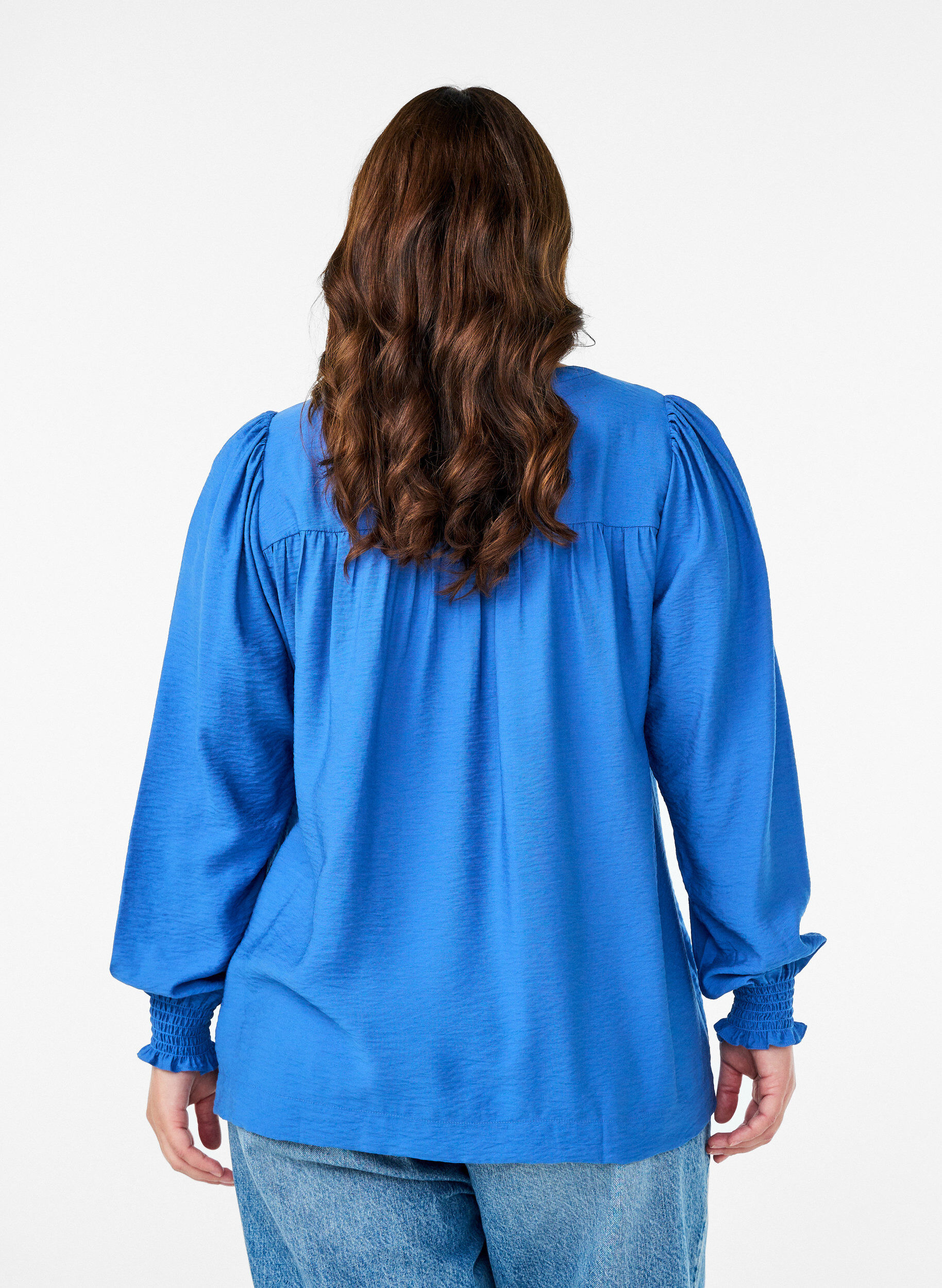 Zizzi Viskosebluse med smock og rynkede detaljer, Bl&aring;, Model image number 2