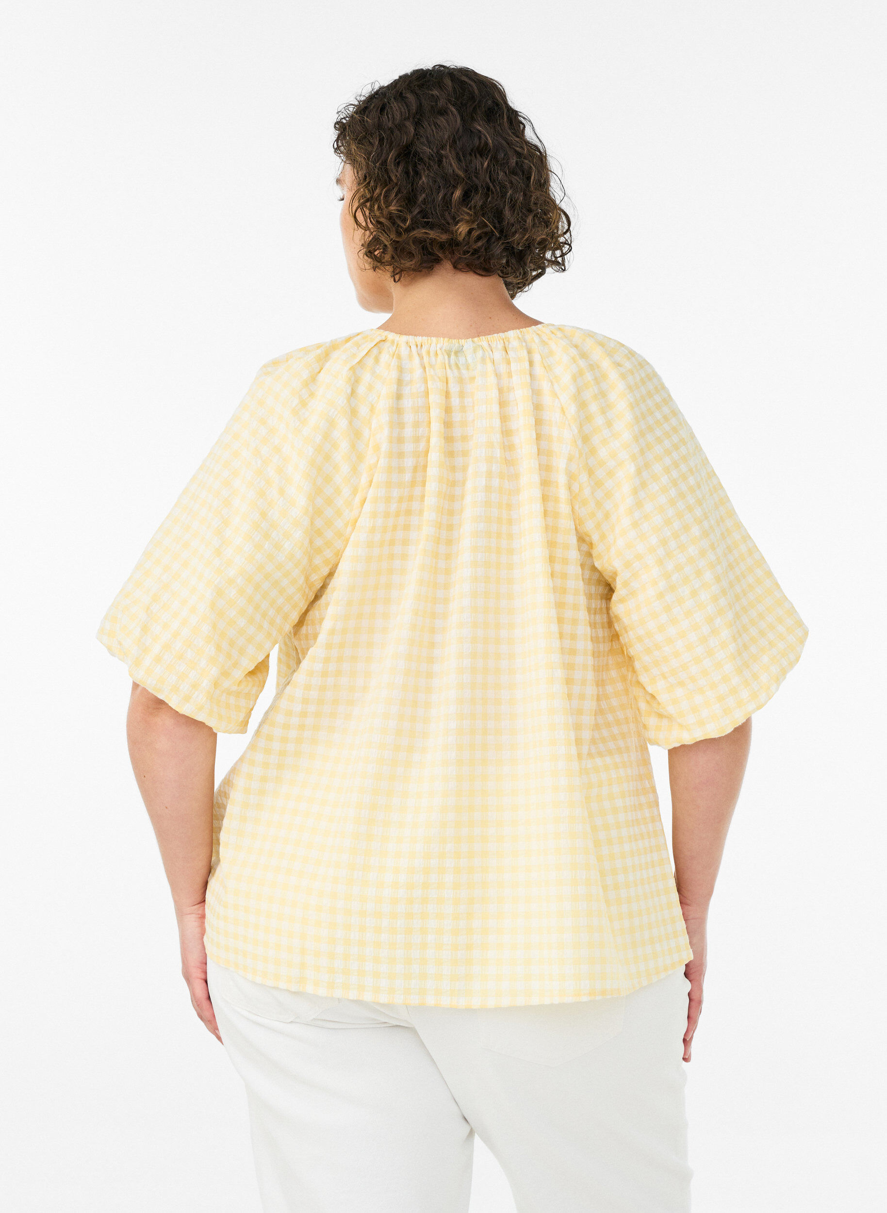 ZizziLiten rutete bluse med elastisk hals og albuelange ermer, Gul, Model image number 2