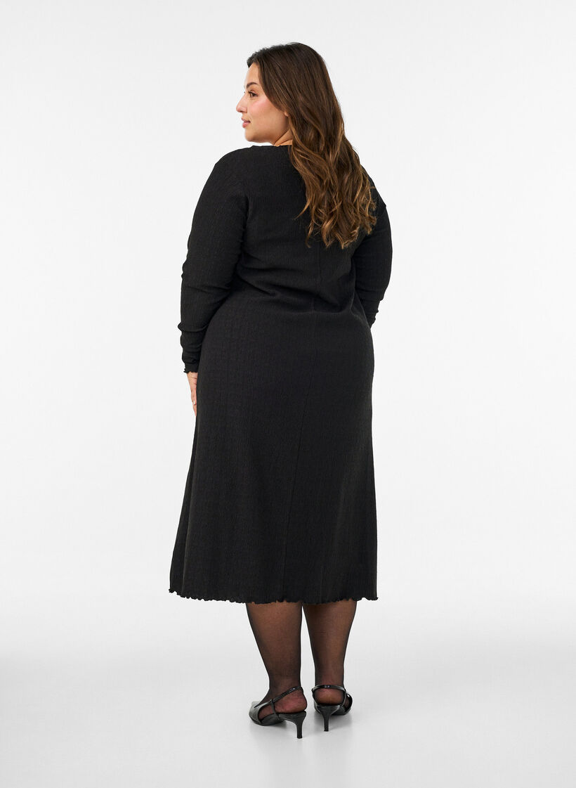 Midikjole med b&oslash;lget tekstur og lange ermer, Svart, Model image number 2
