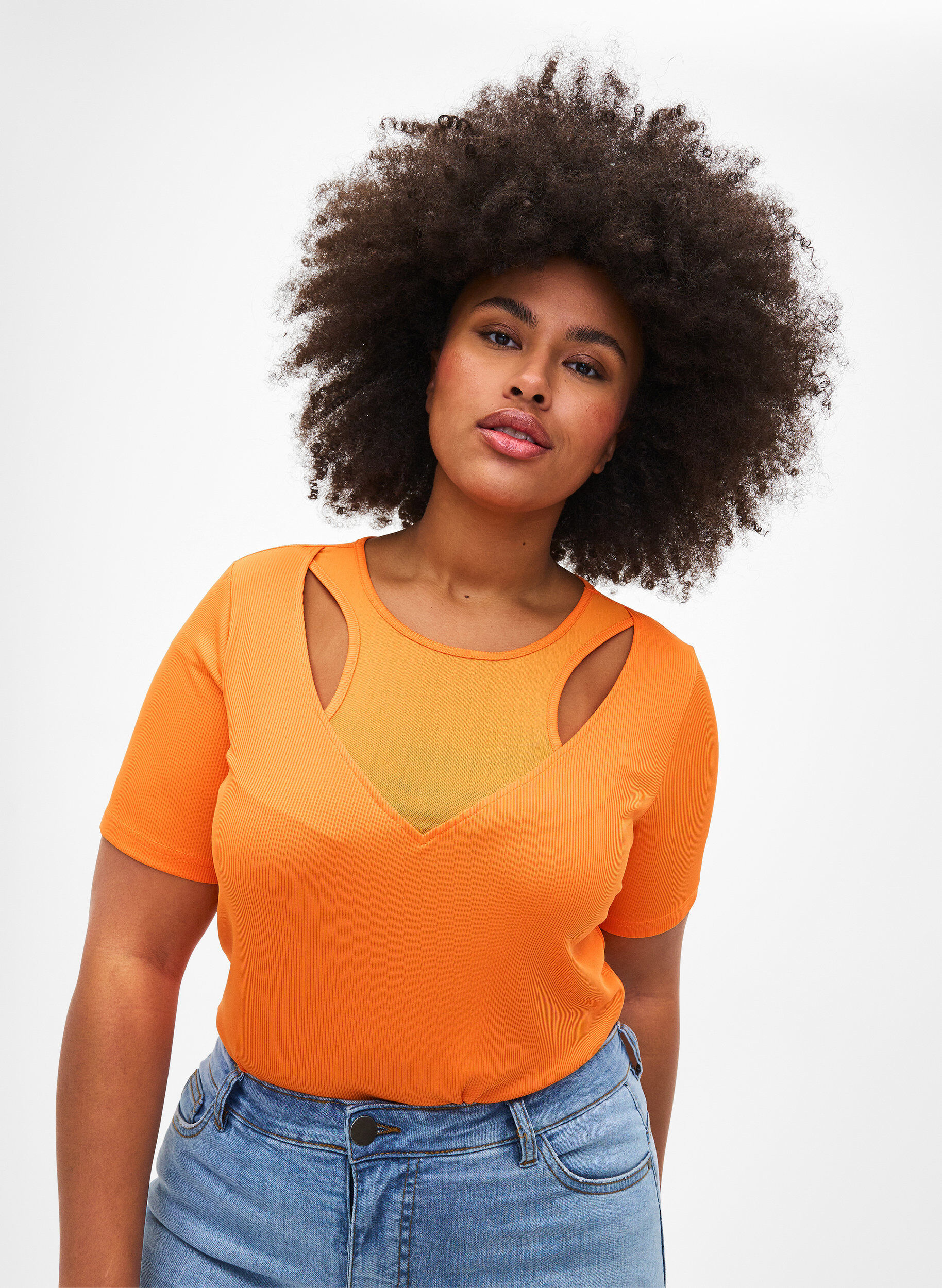 Zizzi Tettsittende bluse med V-hals og nettingdetaljer, Vibrant Orange, Model image number 0