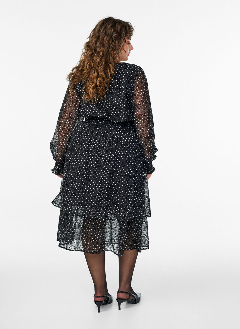 Midikjole i chiffon med prikkete mønster, Svart, Model image number 1