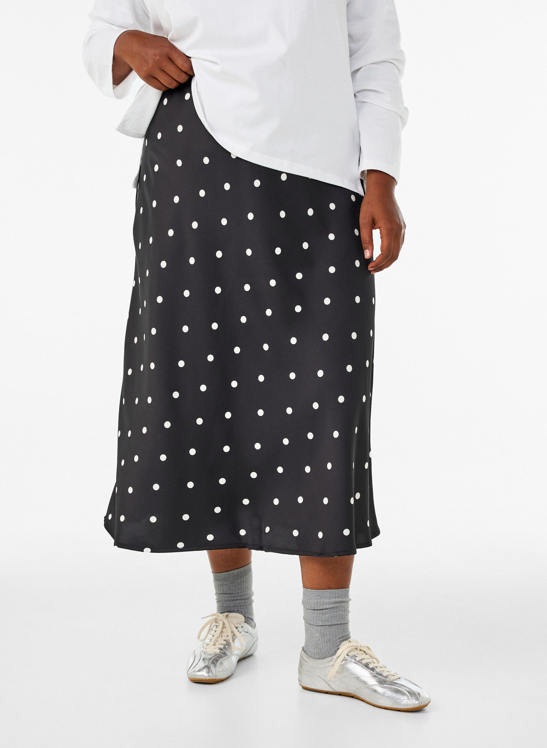 ZizziMidiskj&oslash;rt i sateng, Svart, Model image number 2