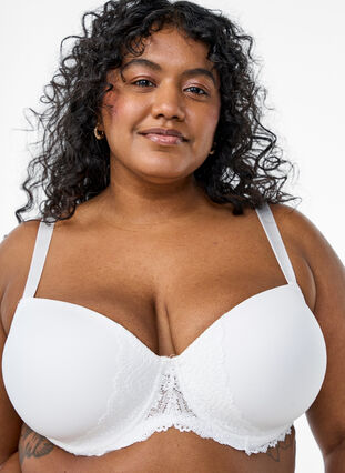 Zizzi Formstøpt BH med blondedetaljer, Hvit, Model image number 3