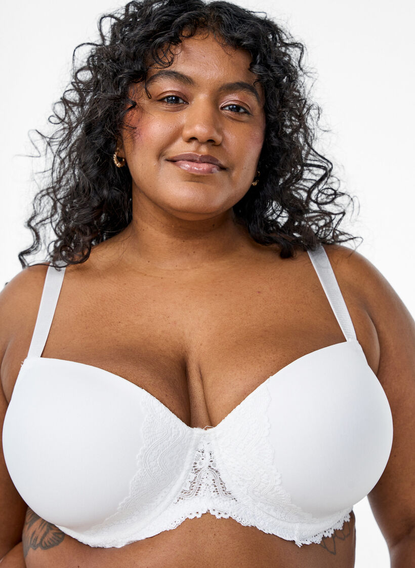 Formstøpt BH med blondedetaljer, Hvit, Model image number 3