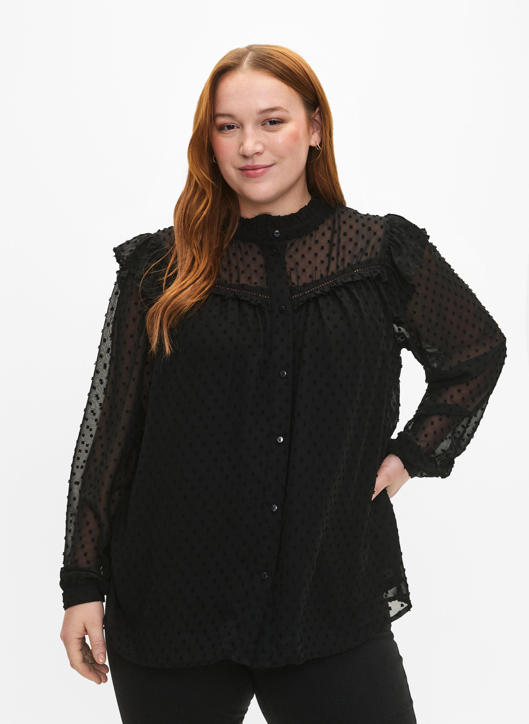 Zizzi Skjortebluse med volanger og prikkete tekstur, Black, Model image number 0