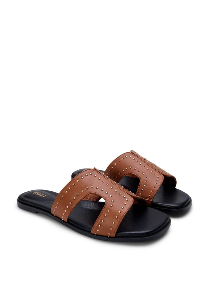 Flate slip-on-sandaler med bred passform og nitter, Friar Brown, Packshot