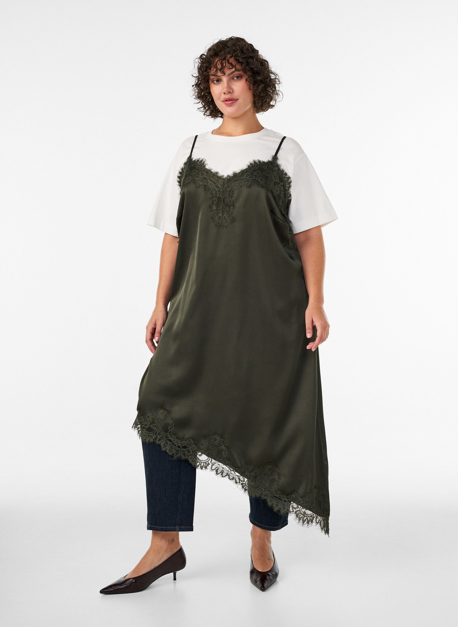 ZizziSatengkjole med blonder og asymmetrisk fold, Gr&oslash;nn, Model image number 0