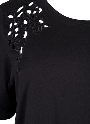 Zizzi T-skjorte i økologisk bomull med broderidetaljer, Black, Packshot image number 2