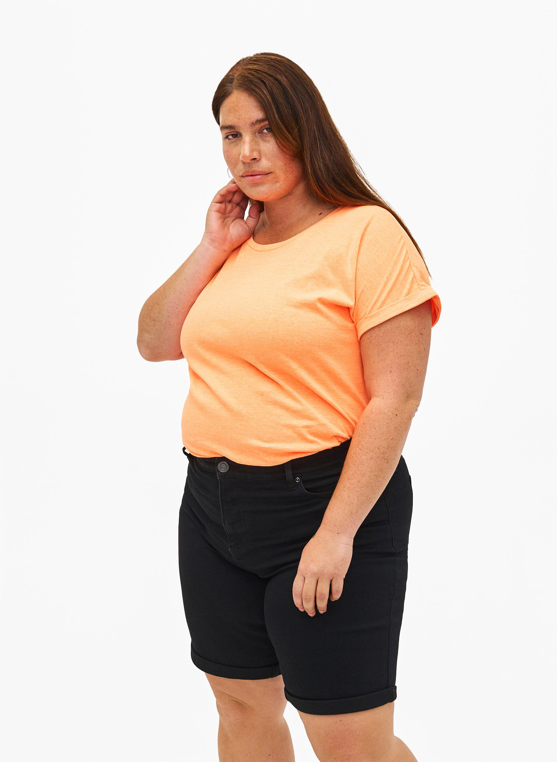 Zizzi Tettsittende dongerishorts med h&oslash;y midje, Black, Model image number 0